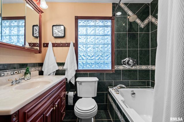 180 East Hazel Dell Lane, Springfield, IL 62712