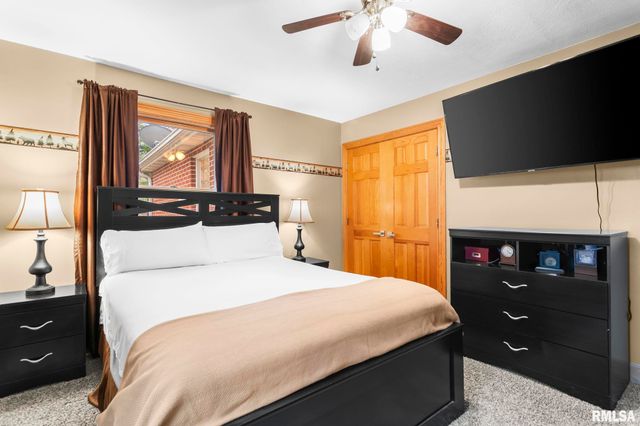 180 East Hazel Dell Lane, Springfield, IL 62712