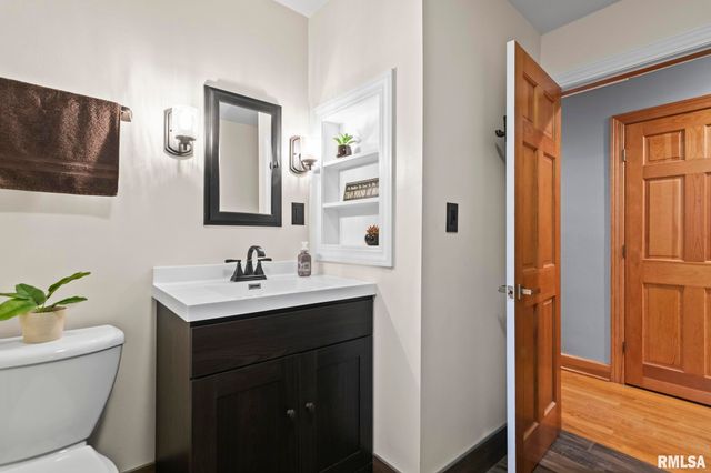 180 East Hazel Dell Lane, Springfield, IL 62712