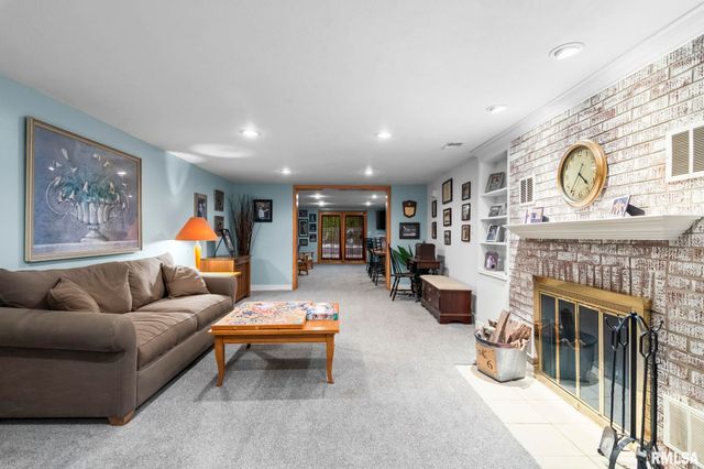 180 East Hazel Dell Lane, Springfield, IL 62712