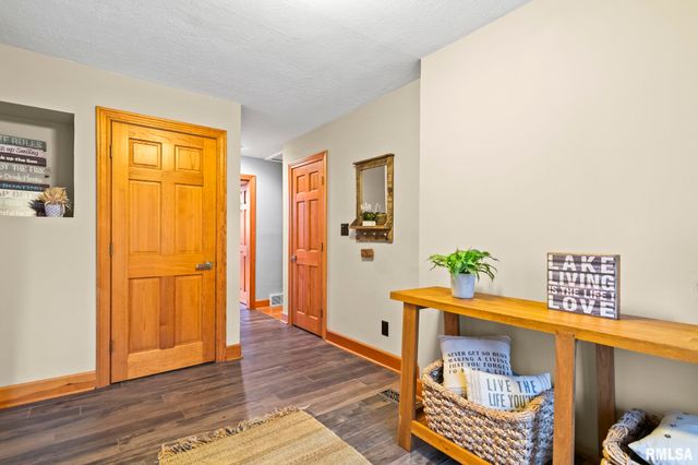 180 East Hazel Dell Lane, Springfield, IL 62712