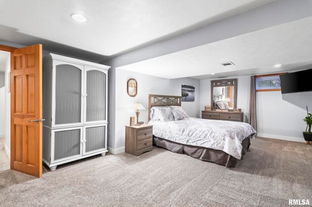 180 East Hazel Dell Lane, Springfield, IL 62712