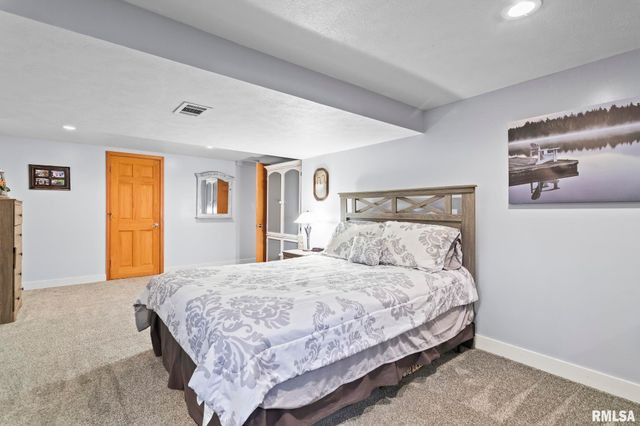 180 East Hazel Dell Lane, Springfield, IL 62712