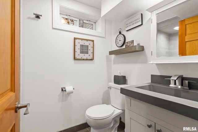 180 East Hazel Dell Lane, Springfield, IL 62712