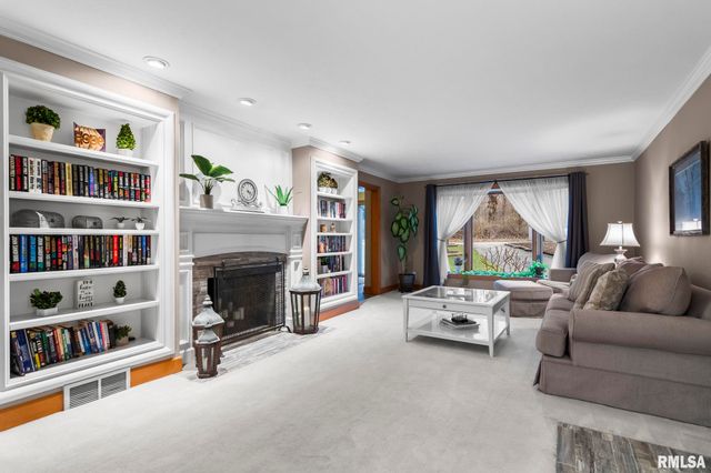 180 East Hazel Dell Lane, Springfield, IL 62712