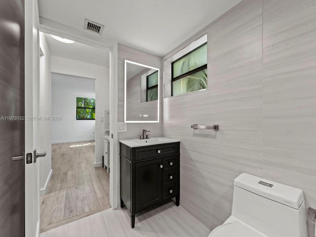 55 Ocean Lane Dr 1035, Key Biscayne, FL 33149