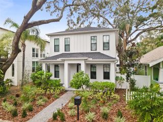 319 12TH AVENUE NE, St Petersburg, FL 33701