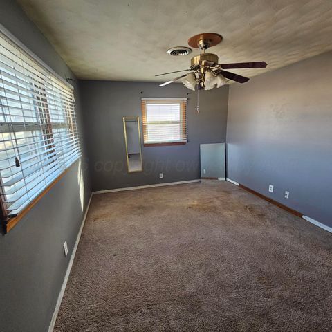 2121 N ZIMMERS Street, Pampa, TX 79065