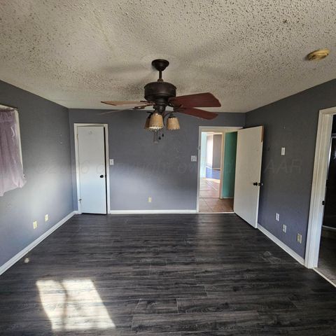 2121 N ZIMMERS Street, Pampa, TX 79065