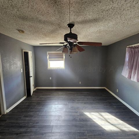 2121 N ZIMMERS Street, Pampa, TX 79065