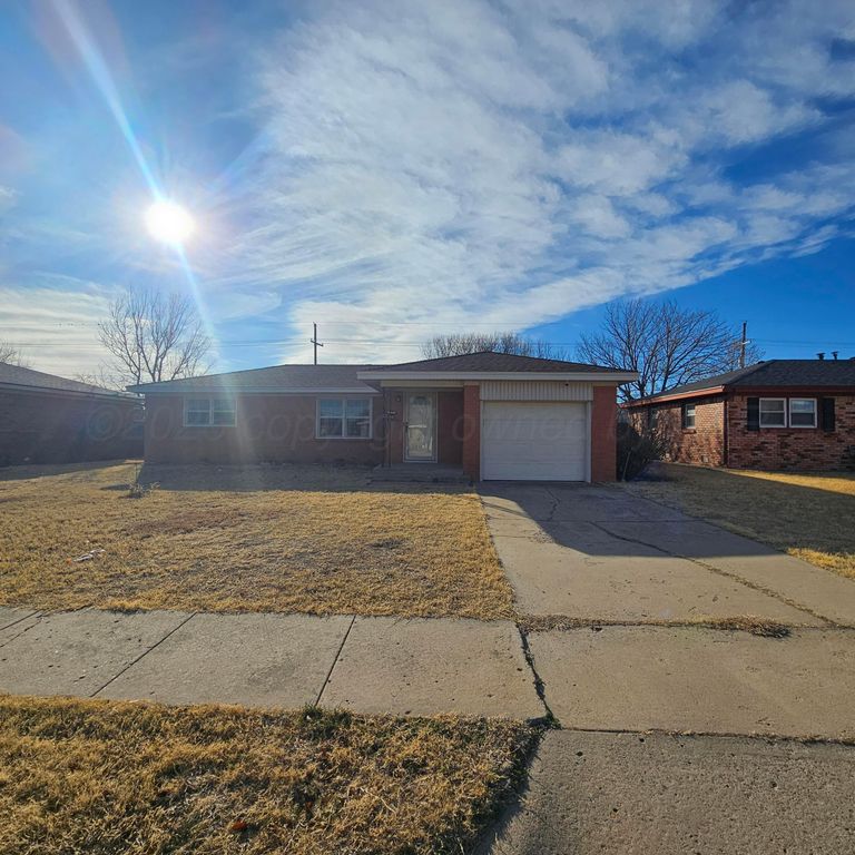 2121 N ZIMMERS Street, Pampa, TX 79065