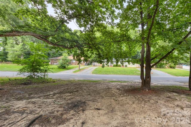 4525 Rolling Hill Drive, Charlotte, NC 28213
