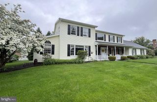 316 E MEADOW DR, Mechanicsburg, PA 17055