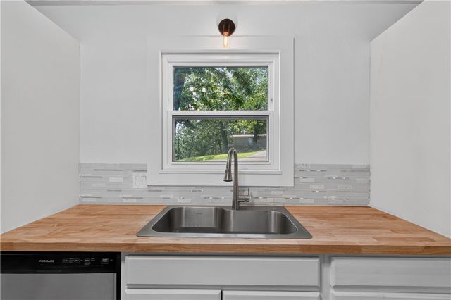 15 Grisham Circle, Bella Vista, AR 72715