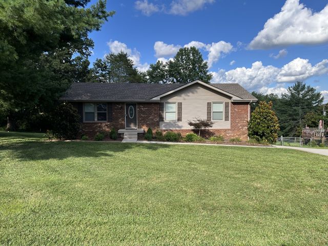 307 Swan Lake Dr, Clarksville, TN 37043