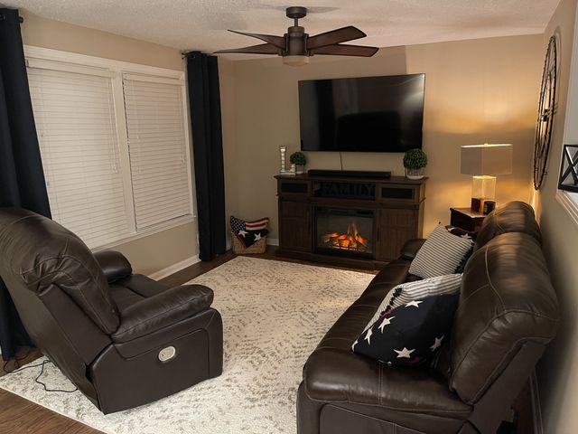 307 Swan Lake Dr, Clarksville, TN 37043