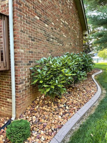 307 Swan Lake Dr, Clarksville, TN 37043