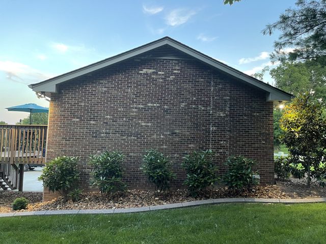 307 Swan Lake Dr, Clarksville, TN 37043