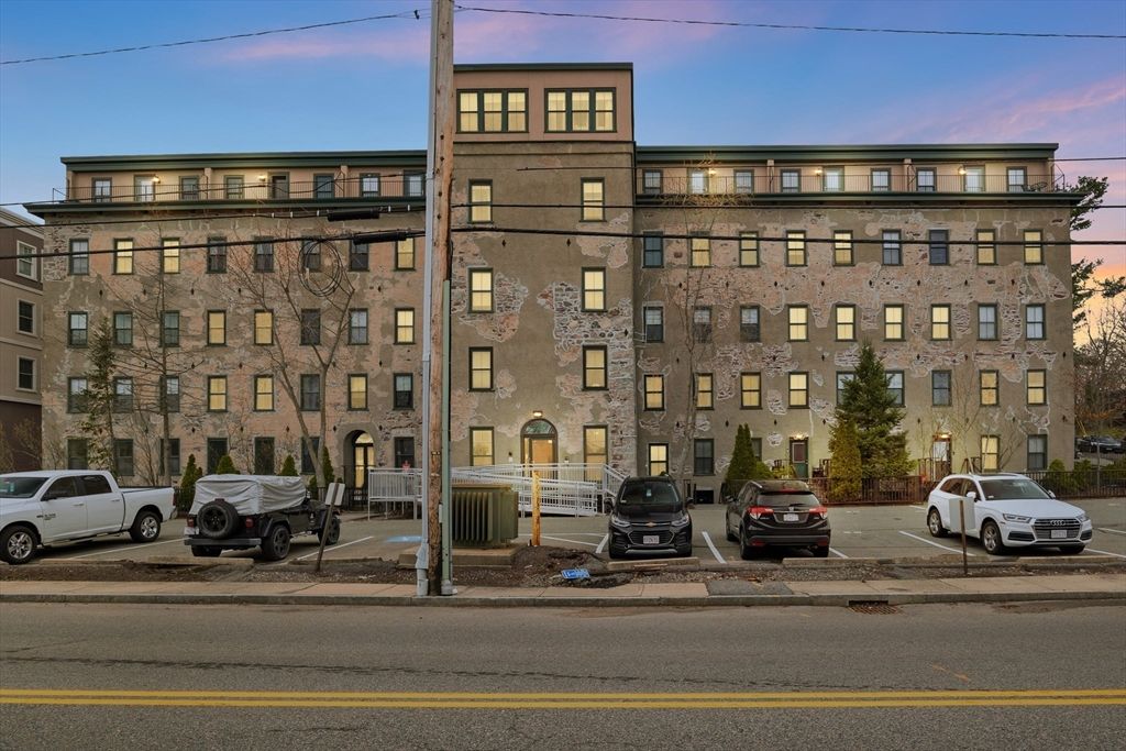 426 Mount Hope St 211, North Attleboro, MA 02760