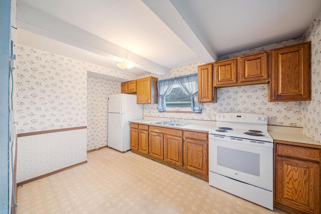 902 N LINWOOD AVENUE, Appleton, WI 54914