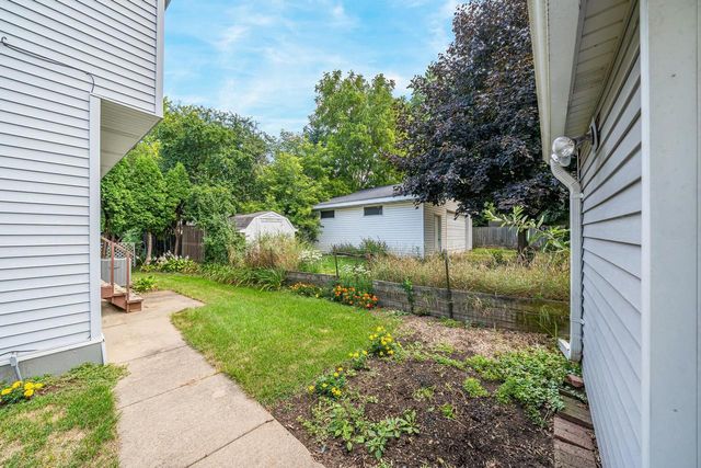 902 N LINWOOD AVENUE, Appleton, WI 54914