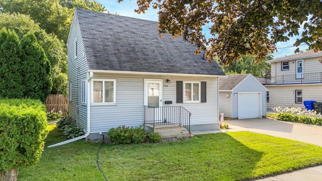 902 N LINWOOD AVENUE, Appleton, WI 54914