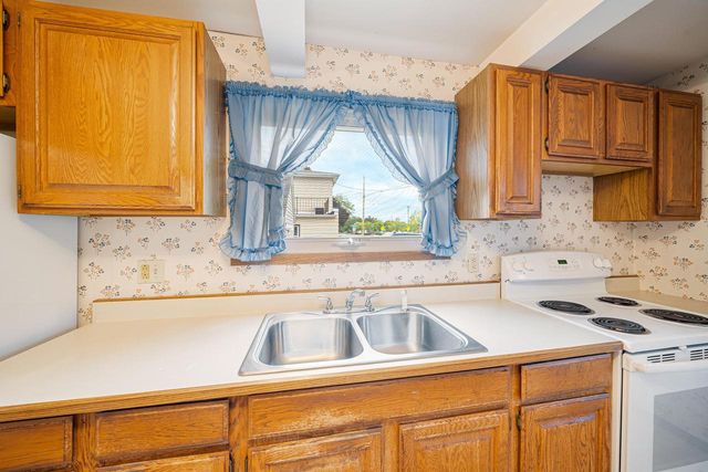 902 N LINWOOD AVENUE, Appleton, WI 54914
