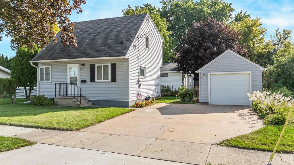 902 N LINWOOD AVENUE, Appleton, WI 54914