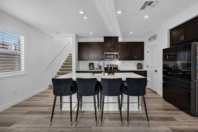4428 Sierra Pine Way, Rocklin, CA 95677