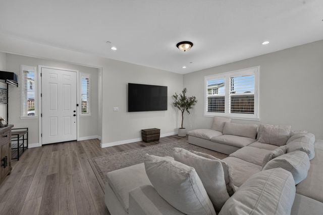4428 Sierra Pine Way, Rocklin, CA 95677