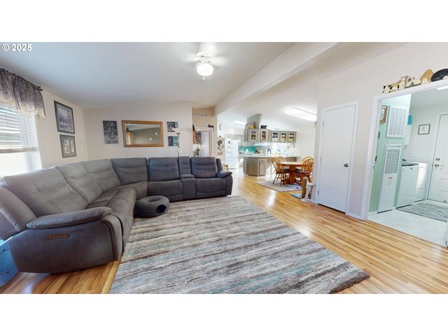 2753 MAIA Loop, Springfield, OR 97477