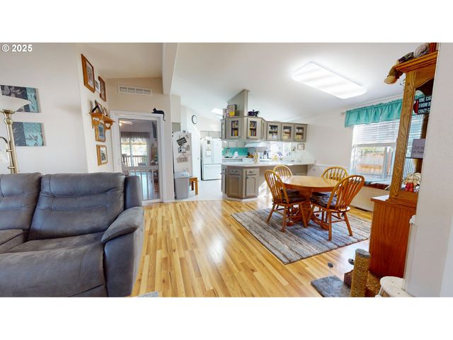 2753 MAIA Loop, Springfield, OR 97477