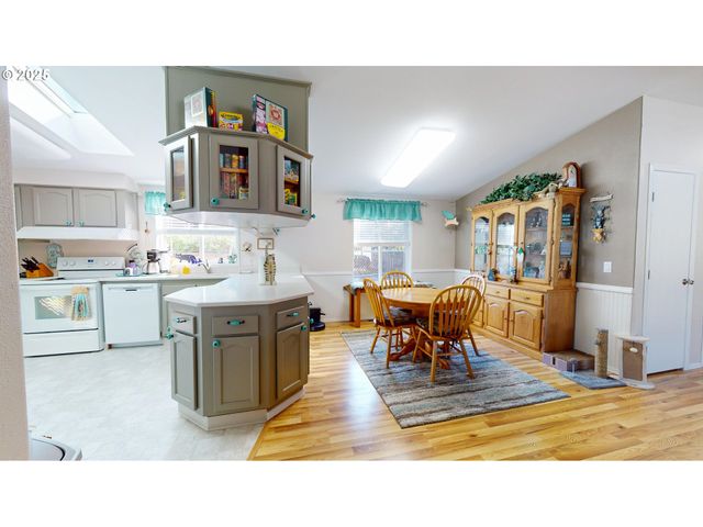 2753 MAIA Loop, Springfield, OR 97477