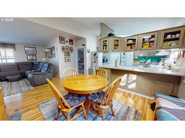 2753 MAIA Loop, Springfield, OR 97477