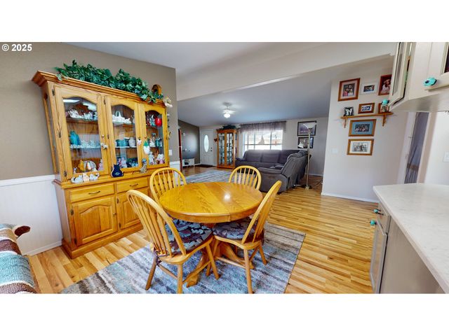 2753 MAIA Loop, Springfield, OR 97477