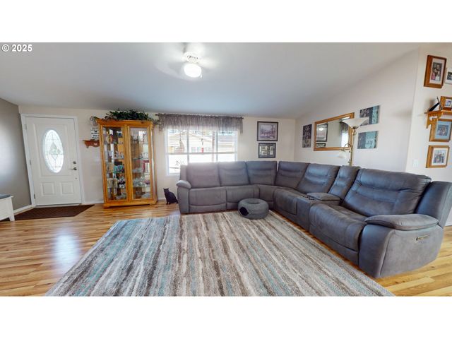 2753 MAIA Loop, Springfield, OR 97477