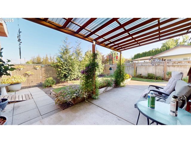 2753 MAIA Loop, Springfield, OR 97477