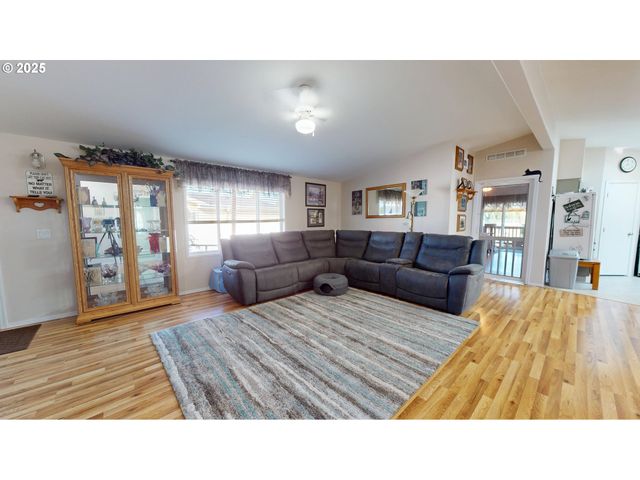 2753 MAIA Loop, Springfield, OR 97477