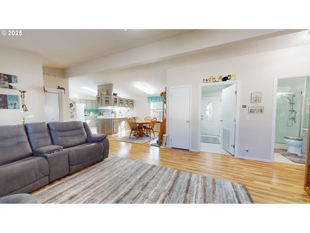 2753 MAIA Loop, Springfield, OR 97477