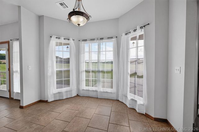 14632 S 326th East Avenue, Coweta, OK 74429