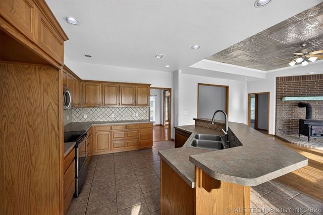 14632 S 326th East Avenue, Coweta, OK 74429