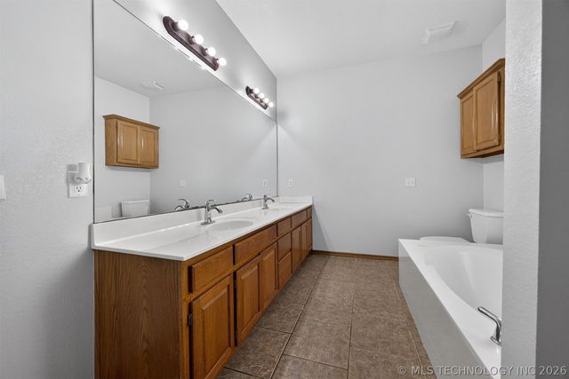 14632 S 326th East Avenue, Coweta, OK 74429