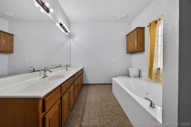 14632 S 326th East Avenue, Coweta, OK 74429