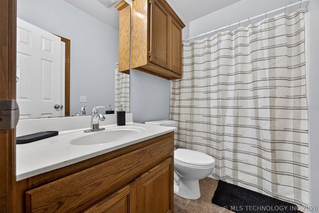 14632 S 326th East Avenue, Coweta, OK 74429