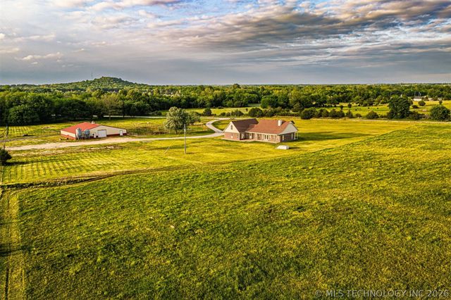 14632 S 326th East Avenue, Coweta, OK 74429