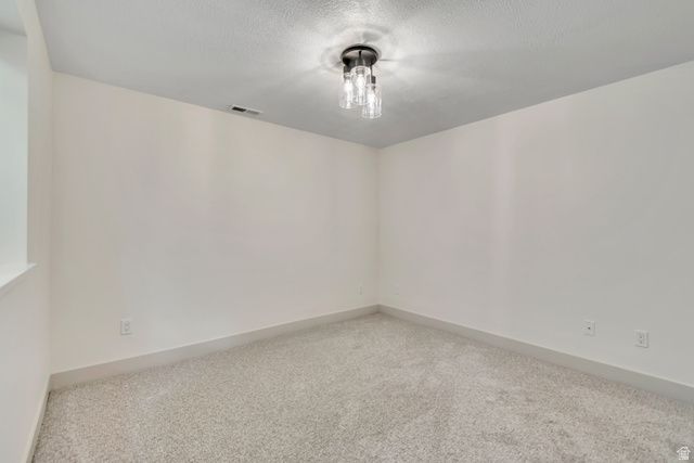 1105 N BROOK CIR, Kaysville, UT 84037