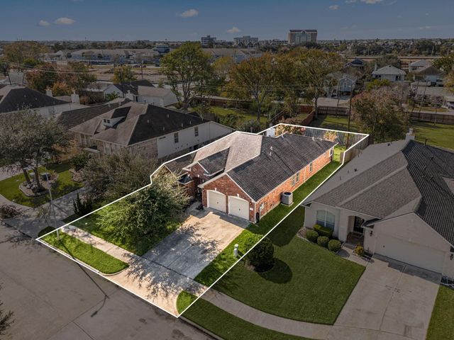 321 Holly Branch Lane, Kemah, TX 77565