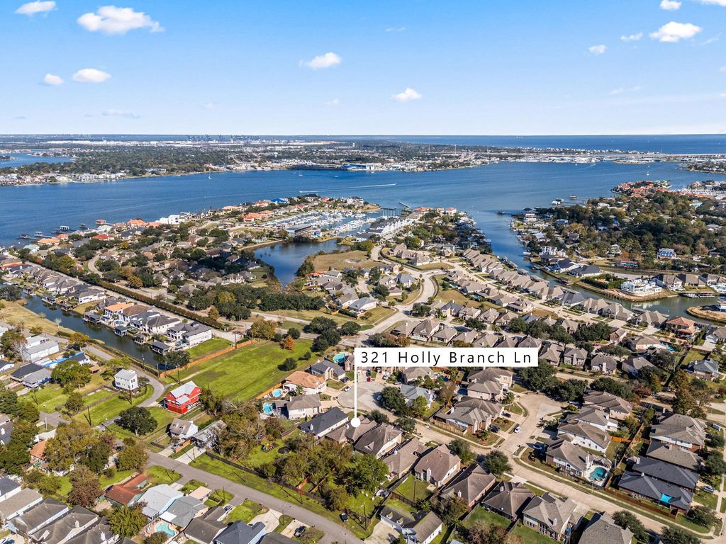 321 Holly Branch Lane, Kemah, TX 77565