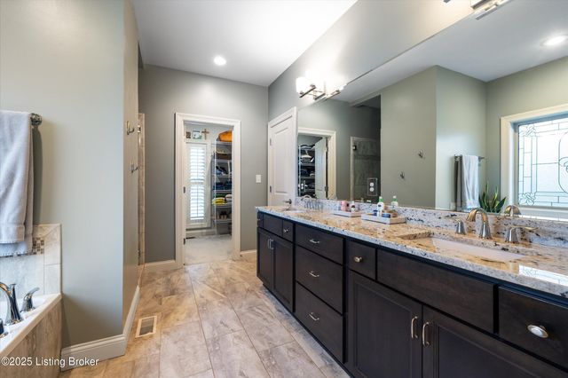 5203 Rock Ridge Dr, Louisville, KY 40241