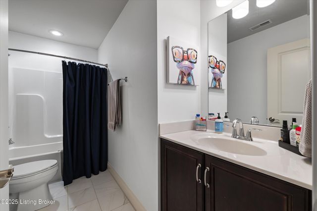 5203 Rock Ridge Dr, Louisville, KY 40241